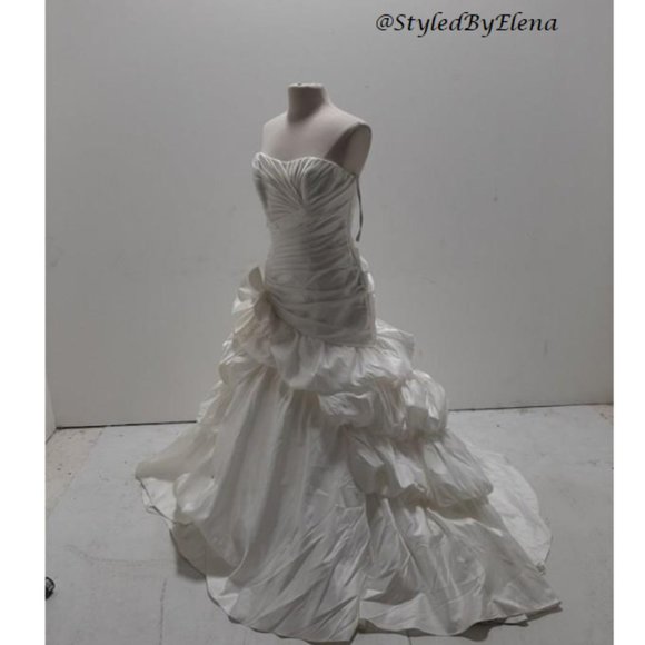 Demetrios OreaSposa White Wedding Gown (Style # L612) - Picture 5 of 16